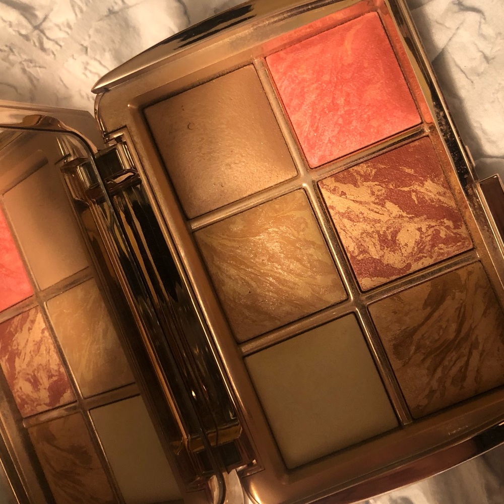 Hourglass Ambient Lighting Edit